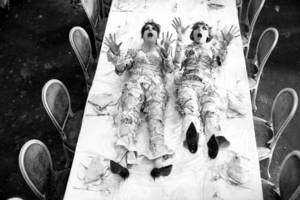 Maištas prieš visą pasaulį – ant maistu nukrauto stalo