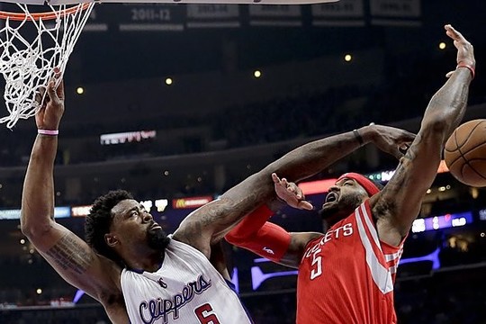 Stebuklą 4 kėlinyje sukūręs „Rockets“ išvengė sezono pabaigos