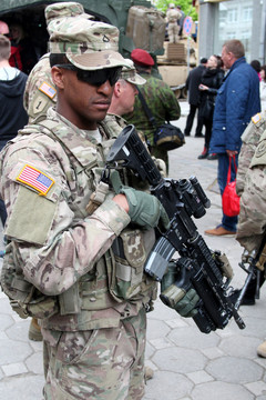 Modernią ginkluotę ir kovos mašinas pristatė Lietuvos, JAV, Vokietijos ir Portugalijos kariai.<br>R.Vitkaus nuotr.