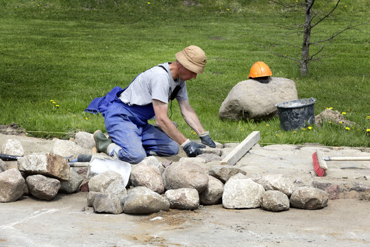 Liepą minimali alga pasistiebs, bet ir dirbti reikės našiau