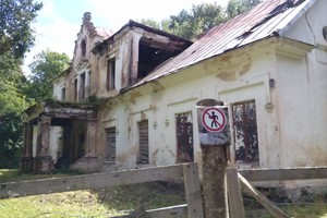 Dėl griūvančio Kalnaberžės dvaro dar nesibaigė bylinėjimasis