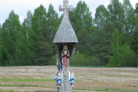 Kryžius netoli Surdegio kaimo.<br>E.Grižibauskienės nuotr.