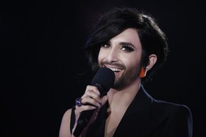 Conchita Wurst „Eurovizijos“ žiūrovus žavėjo nauja šukuosena