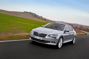 Naujajam „Škoda Superb“ – padangos iš kaimyninės gamyklos