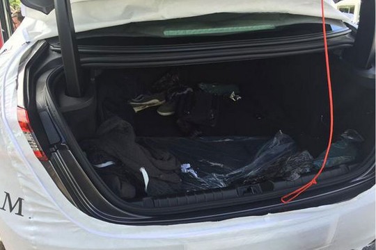 Nelegalūs migrantai į Europą atvyko „Maserati“ automobiliais