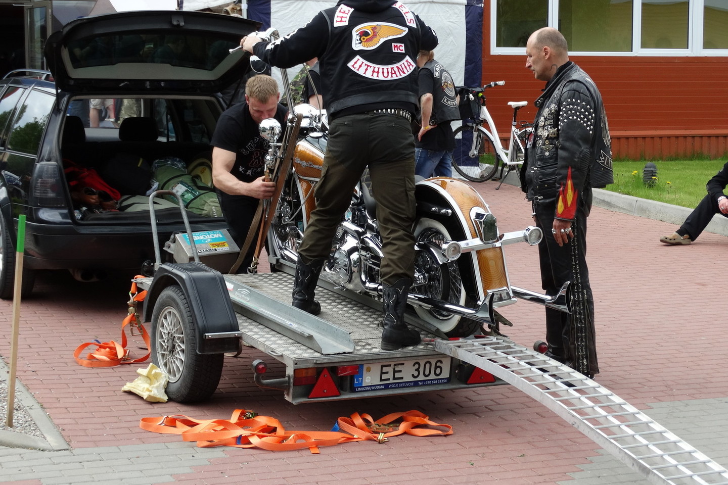 Išskirtinių motociklų paroda „Karpynėje“ vykstančioje baikerių šventėje.<br>A.Karaliūno nuotr.