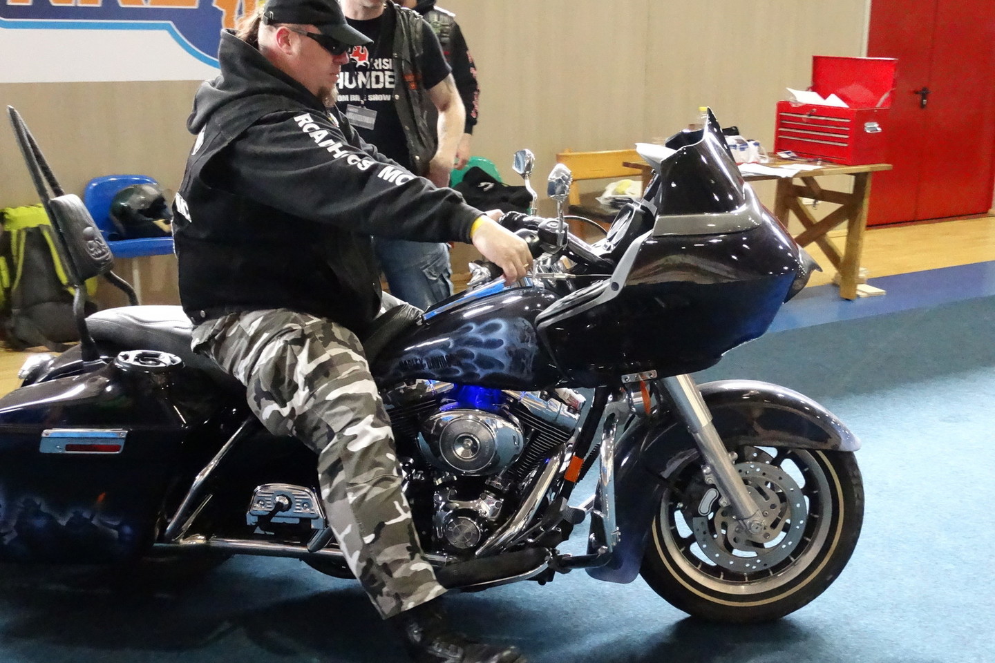 Išskirtinių motociklų paroda „Karpynėje“ vykstančioje baikerių šventėje.<br>A.Karaliūno nuotr.