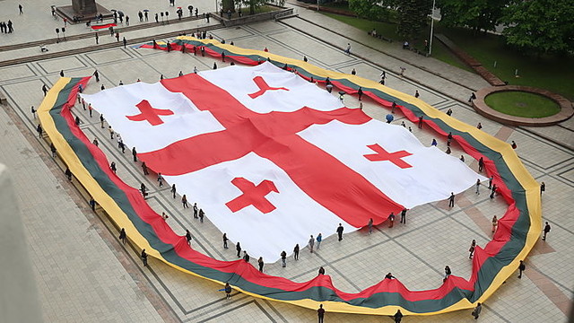 Gruzijos nepriklausomybei – rekordinė vėliava iš lietuvių rankų