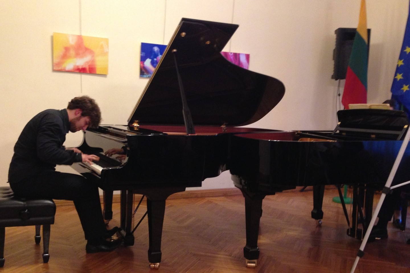J.Baltrušaičio namuose Maskvoje jaunas pianistas L.Geniušas atliko kūrinius, kuriuos skambins per XV Tarptautinį P.Čaikovskio konkursą.<br>A.Nikolajenko nuotr.
