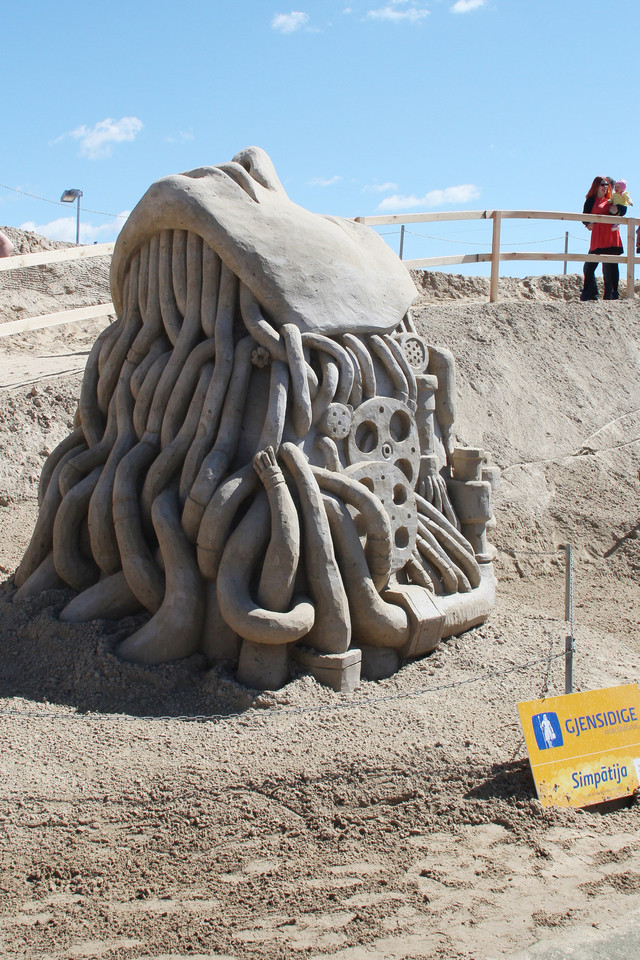 Šiemetinio Jelgavos smėlio skulptūrų festivalio tema – „Ateityje po 750 metų“.<br>R.Vitkaus nuotr.