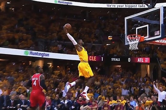 Ispūdingas L. Jameso dėjimas – nuo baudų metimo linijos prieigų