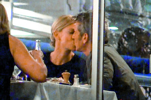 Charlize Theron ir Seanas Pennas jau planuoja vestuves?