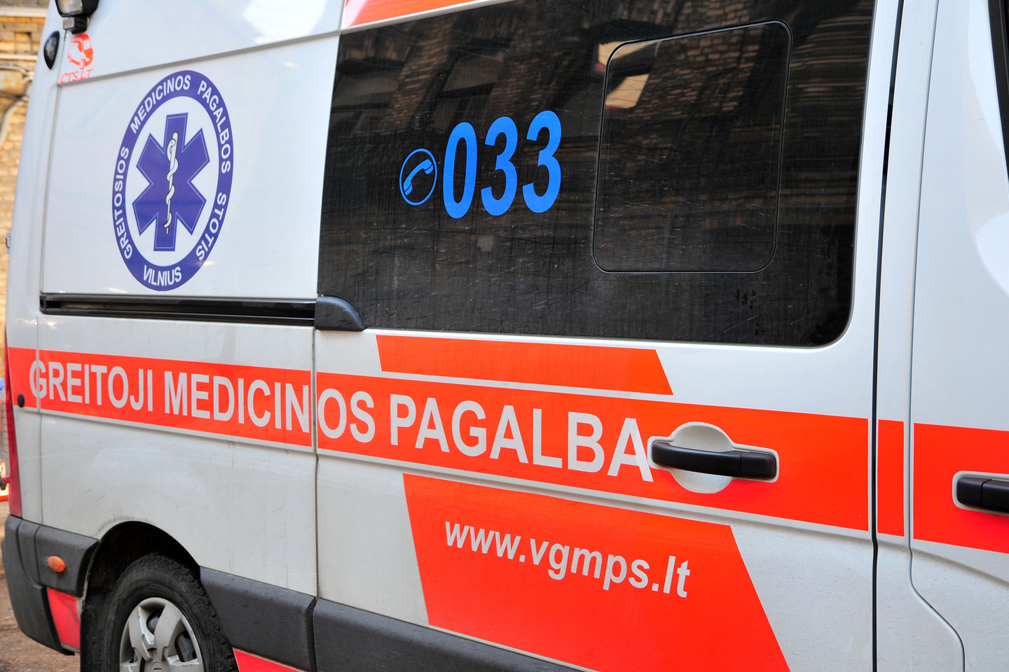 Vilniuje susidūrus automobiliams vairuotojui prireikė medikų.<br>A.Vaitkevičiaus asociatyvi nuotr.