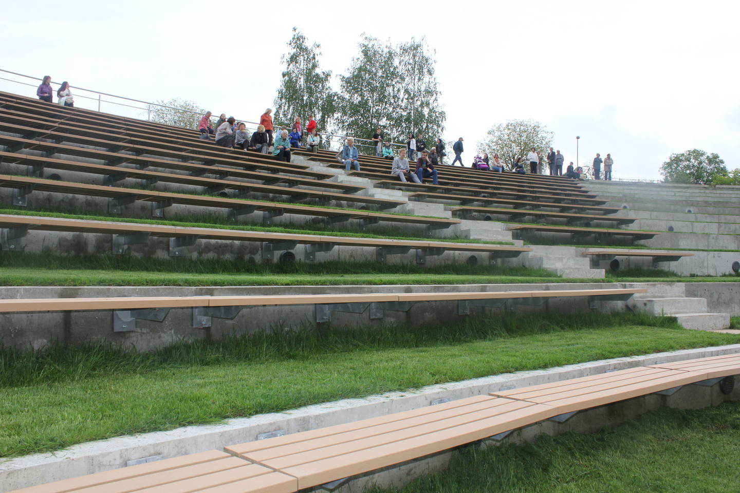 Amfiteatre įrengta apie 600-800 sėdimų vietų, įrengti 10 tūkst. sėdimų vietų slėnyje neįmanoma.<br>J.Vilčinskienės nuotr.