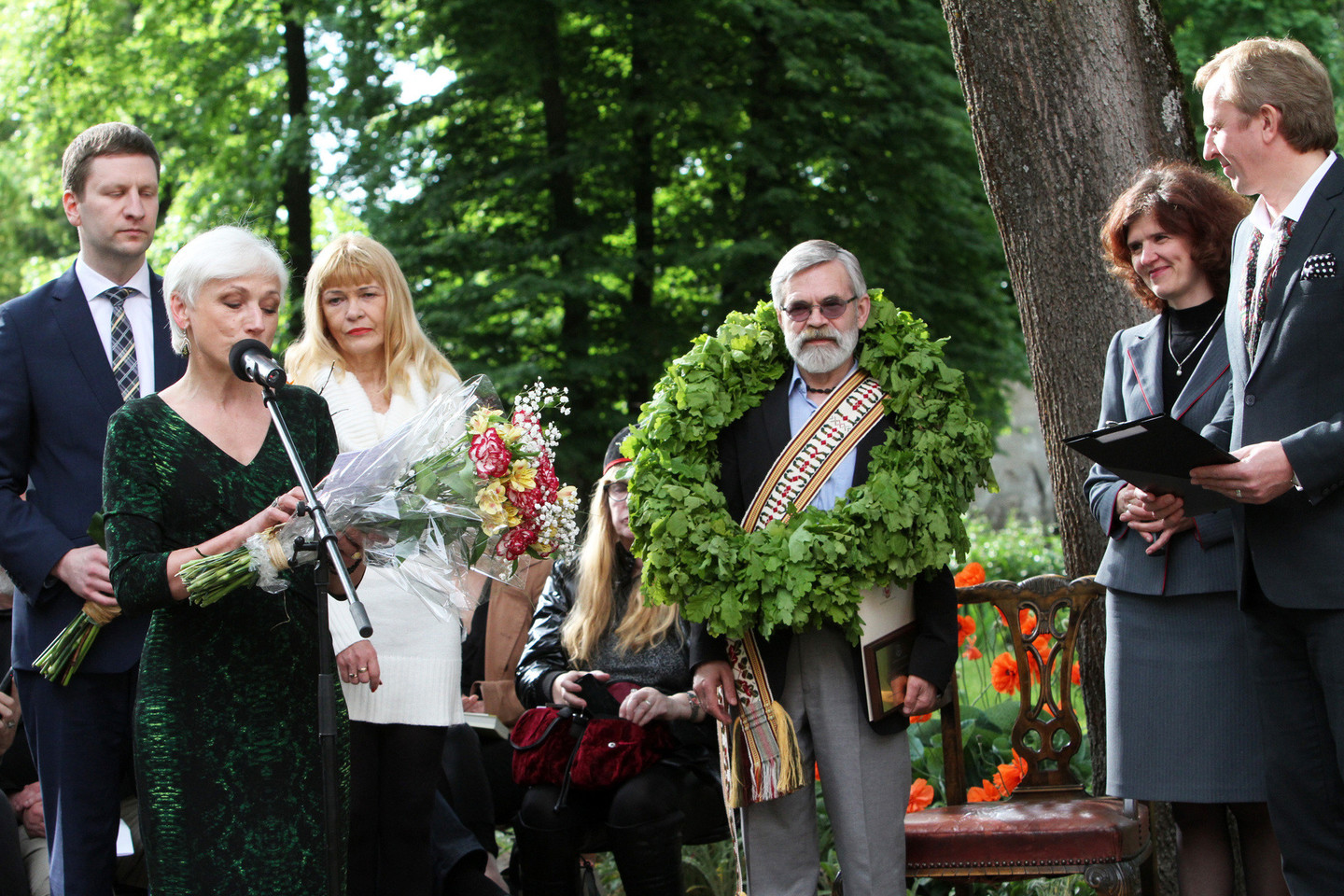 Kaune, Maironio lietuvių literatūros muziejaus sodelyje vyko „Poezijos pavasario 2015“ laureato vainikavimo šventė.<br>M.Patašiaus nuotr.