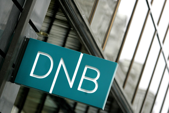 Bankai spaudžia į kampą – paslaugų įkainius didina ir DNB