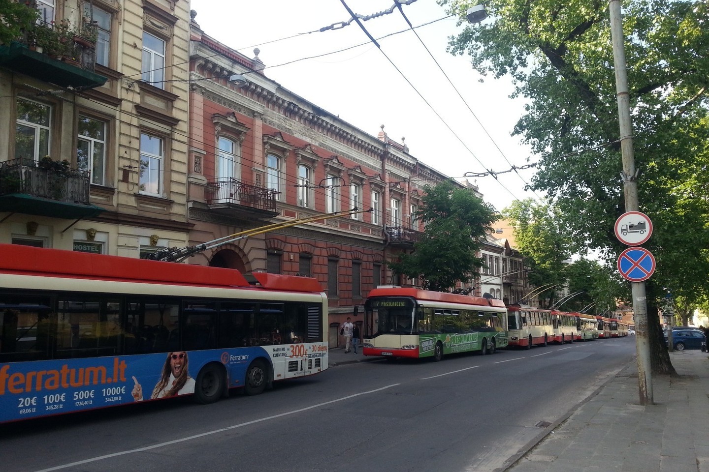 Avarija Vilniuje paralyžiavo eismą prie stoties.<br>D.Lebrikaitės nuotr.