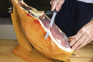 Tobulas kumpis: kai jo pjaustymo garsas – lyg klasikinė muzika