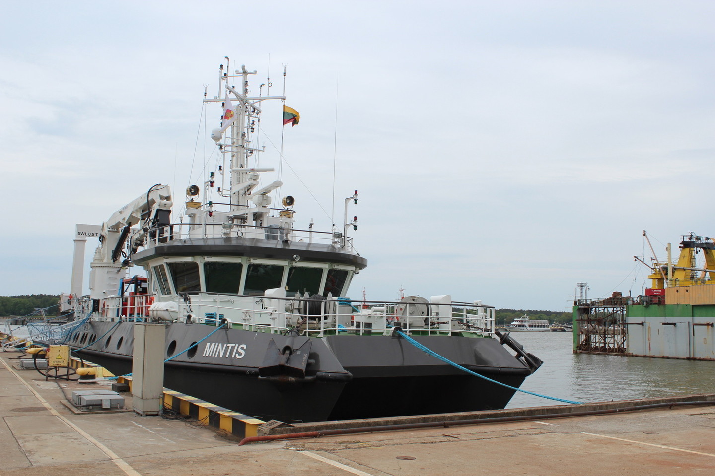 Į Klaipėdos universiteto laivą „Mintis“ pakrauta daugiau kaip 6,5 tonas sveriančios olandų įrangos.<br>A.Pilaitienės nuotr.