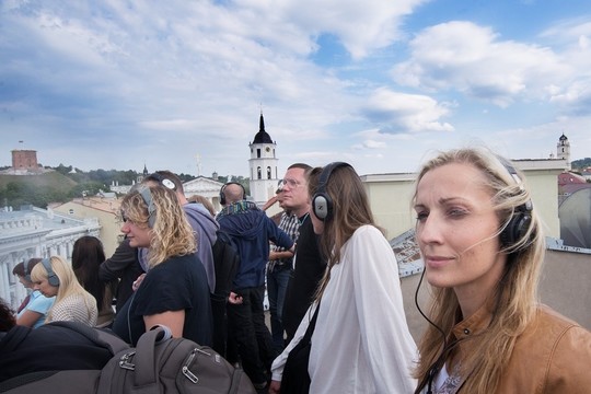 „Remote Vilnius“ kūrėjai siunčia linkėjimus Lietuvos žiūrovams
