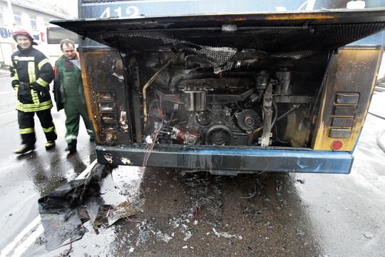 Netoli Marijampolės užsiliepsnojo moksleivius vežęs autobusas