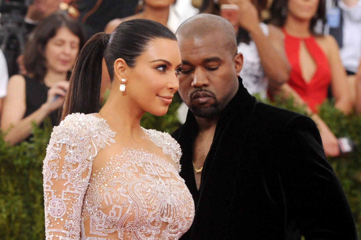 Kim Kardashian „netveria džiaugsmu“ sužinojusi, kad su vyru Kanye Westu antrą kartą taps tėvais.
