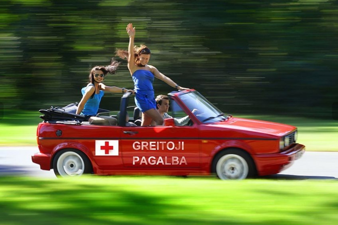 Vilkaviškio dvyliktokai medikų automobilį paryčiais gainiojo su įjungta garsine sirena.