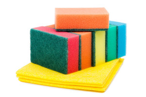 Kaip „nukenksminti“ virtuvės kempinėles ir kam to reikia?