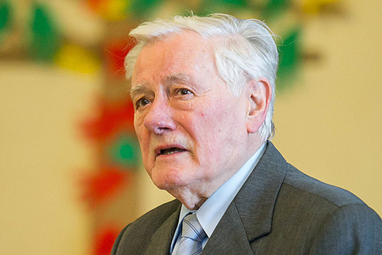 Gydytojai: jei nebus komplikacijų, V.Adamkaus gyvenimas nesikeis