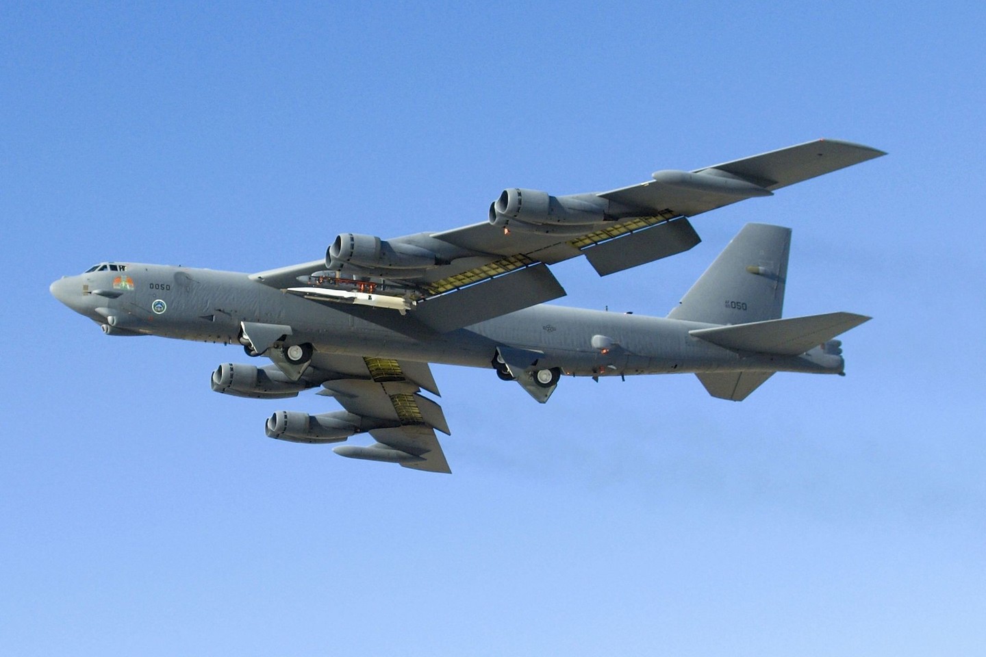 Netoli Lietuvos skraidysiantys JAV bombonešiai B-52 išbandė naujos kartos viršgarsinę raketą X-51A, kuri gali skrieti tūkstančius kilometrų 5,7 tūkst. km/h griečiu, tad tokios raketos negalėtų numušti jokia priešlėktuvinės gynybos sistema.<br>Reuters/Scanpix nuotr.