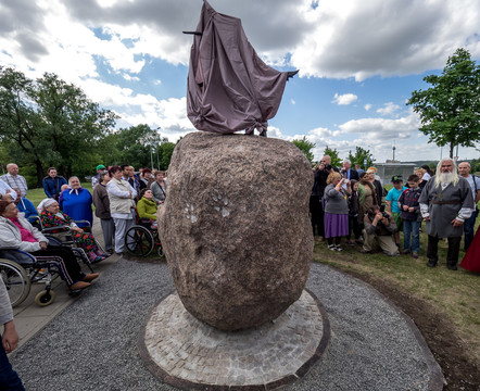 Vilniuje atidengtas paminklas ožkai.<br>V.Ščiavinsko nuotr.