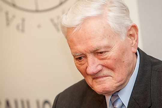 Valdas Adamkus po operacijos: „Gyvensim“