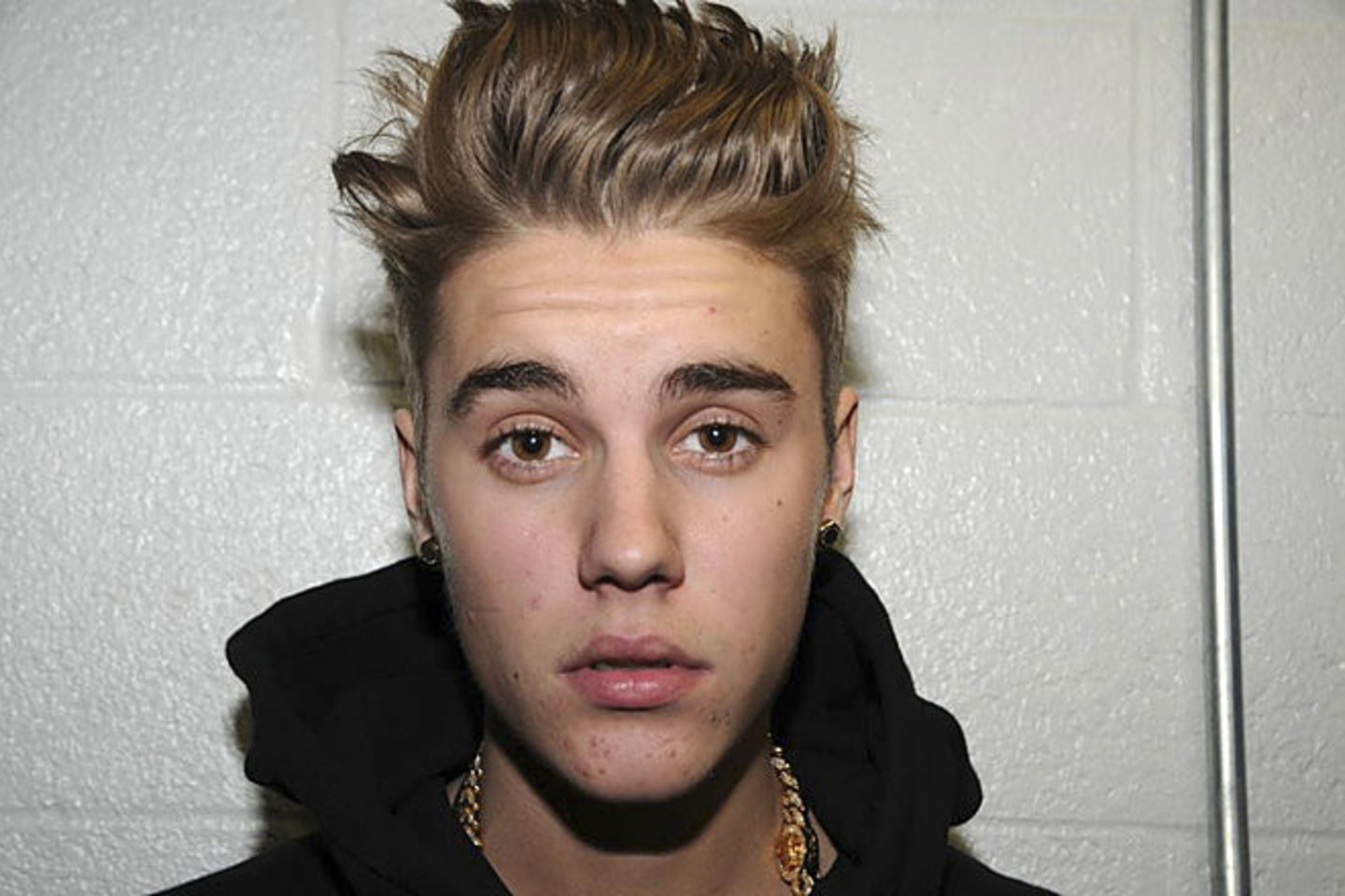 J. Bieberis prisipažino dėl užpuolimo ir neatsargaus vairavimo.