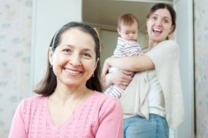 33 metų britė tapo viena jauniausių šalies senelių