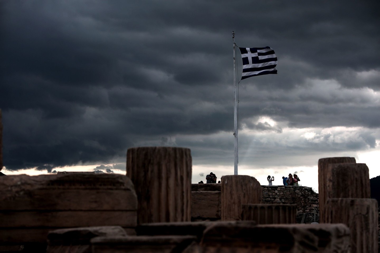 Dangus virš Graikijos neskaidrėja.<br>AFP/Scanpix asociatyvi nuotr.