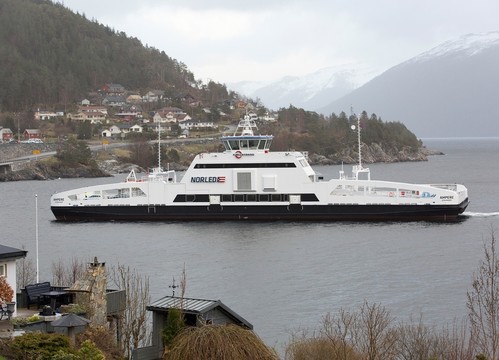 Pradėjo plaukioti pirmasis pasaulyje elektrinis keltas