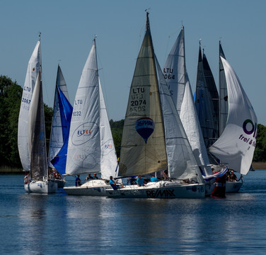 Trakai pasidabino burėmis