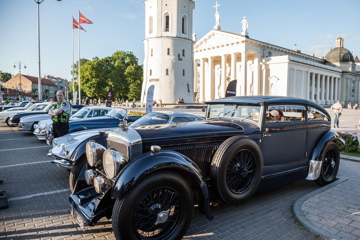 Prancūzų kompanija, organizuojanti senovinių automobilių ralį po visą pasaulį, šiemet raliui pasirinko Baltijos šalis, o startą – Vilniuje.<br>Vilniaus savivaldybės nuotr.