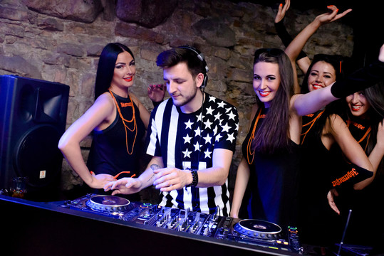 Seksualios vilnietės pasidavė didžėjaus Rembo kerams