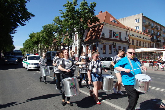 Įgulų paradas – linksmasis burlaivių regatos akcentas