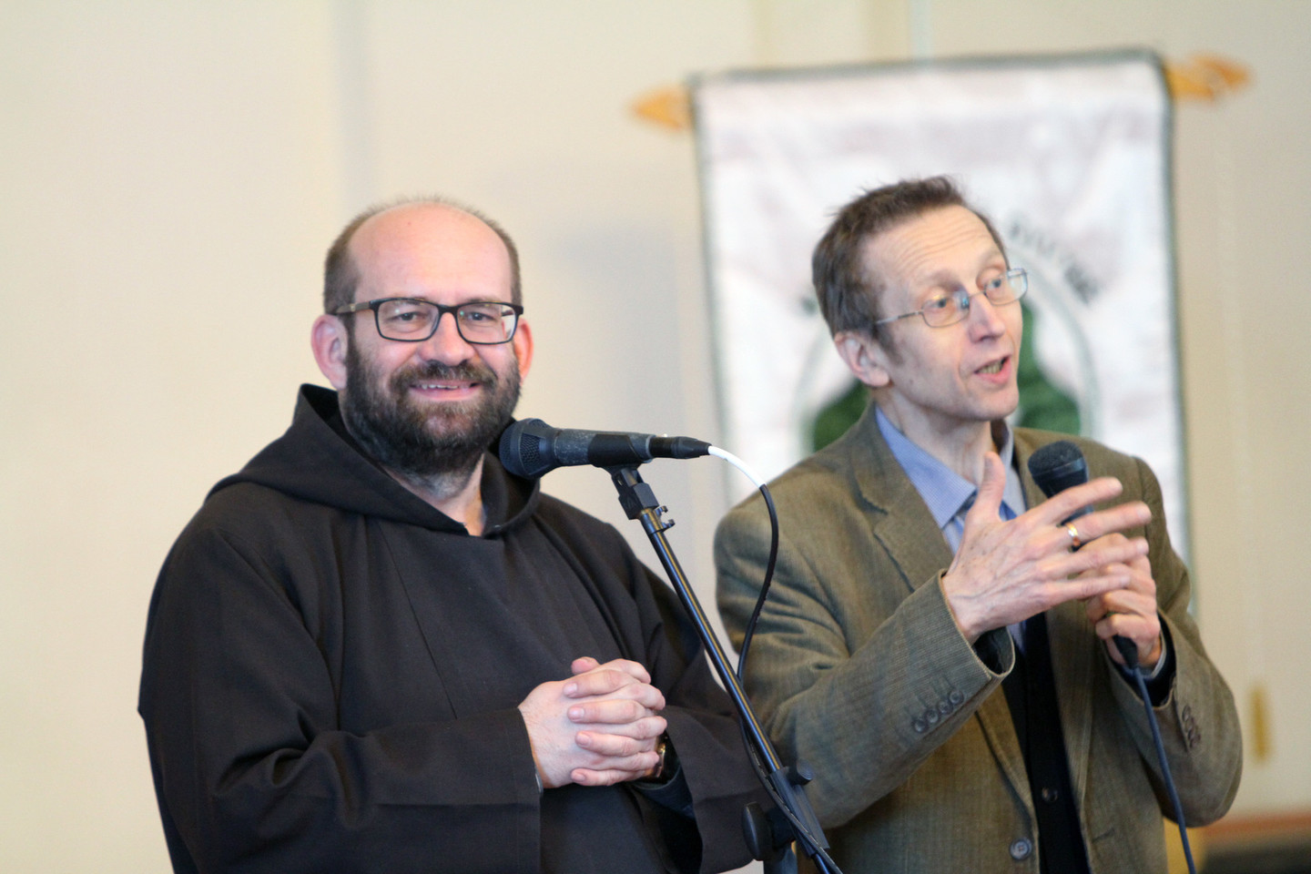 Kaune kunigas K.Knotzas (kairėje) surengė paskaitą apie seksą.<br>M.Patašiaus nuotr.