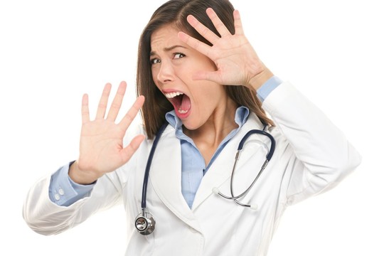 Medicinos studentai patys vengia skiepų: prigąsdino supermamos?