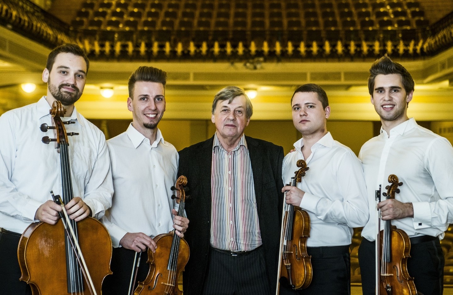 „Mettis“ (iš kairės – R.Vaitkevičius, K.Rudokas, K.Tumosa ir B.Petrauskas) su savo mokytoju violončelininku A.Vasiliausku (centre).<br>D.Matvejevo nuotr.