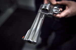 Trimetis JAV nusišovė žaisdamas motinos pistoletu