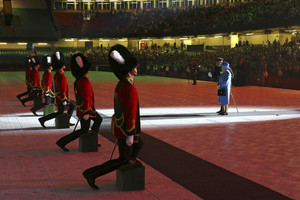 Per savo gimtadienį karalienė Elizabeth II apdovanojo titulais