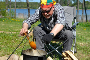 Žinomas medikas moko, kaip išvirti plovą ant laužo