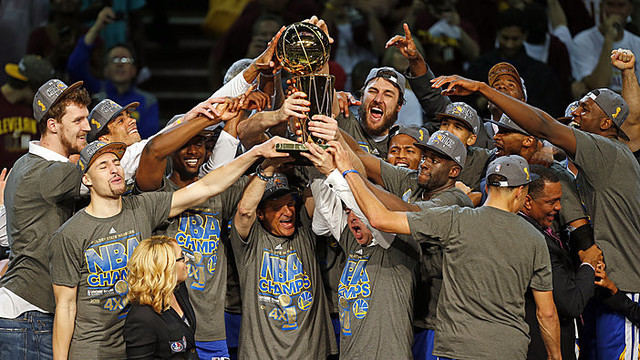 L. Jameso svajonė vėl dužo: NBA karūna – „Golden State Warriors“