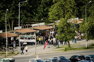 10 patarimų susiruošusiems į madingą restoraną po atviru dangumi