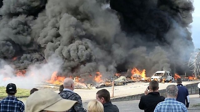 Milžiniško gaisro Vilniuje vaizdai iš arti - ugnis rijo viską