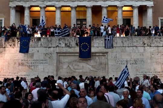 Graikijos gyventojai protestais reikalauja šalies vadovų susitarti su kreditoriais.<br>Reuters/Scanpix nuotr.